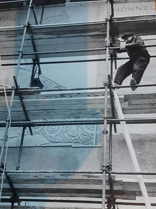 Montée à l'échafaudage.